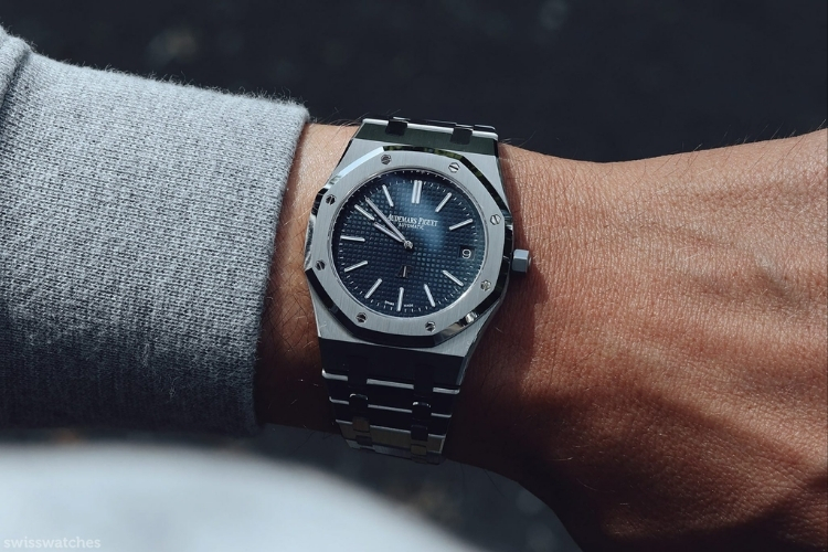 Kỳ Lân Luxury so sanh royal oak va royal oak offshore 10 Royal Oak và Royal Oak Offshore: Biểu tượng thanh lịch hay tinh thần thể thao mạnh mẽ?