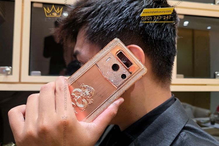 Điện thoại Vertu Meta 2 rồng vàng hồng đính kim cương 6 Kỳ Lân Luxury vertu meta 2 rong vang hong dinh kim cuong 2 Điện thoại Vertu Meta 2 rồng vàng hồng đính kim cương