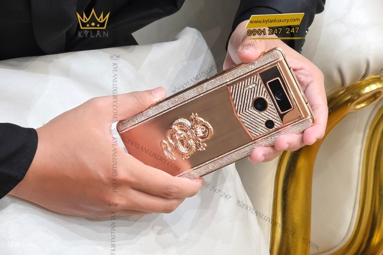 Điện thoại Vertu Meta 2 rồng vàng hồng đính kim cương 3 Kỳ Lân Luxury vertu meta 2 rong vang hong dinh kim cuong 3 Điện thoại Vertu Meta 2 rồng vàng hồng đính kim cương