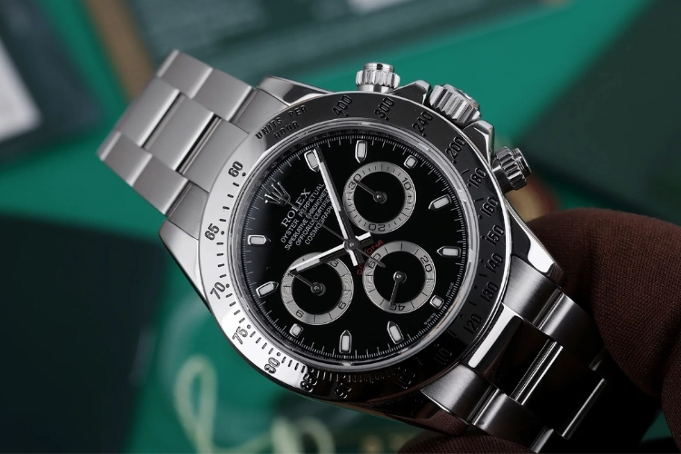 Kỳ Lân Luxury y nghia ba mat so phu tren rolex daytona 7 Ý nghĩa của ba mặt số phụ trên Rolex Daytona – Biểu tượng của hiệu suất và tốc độ