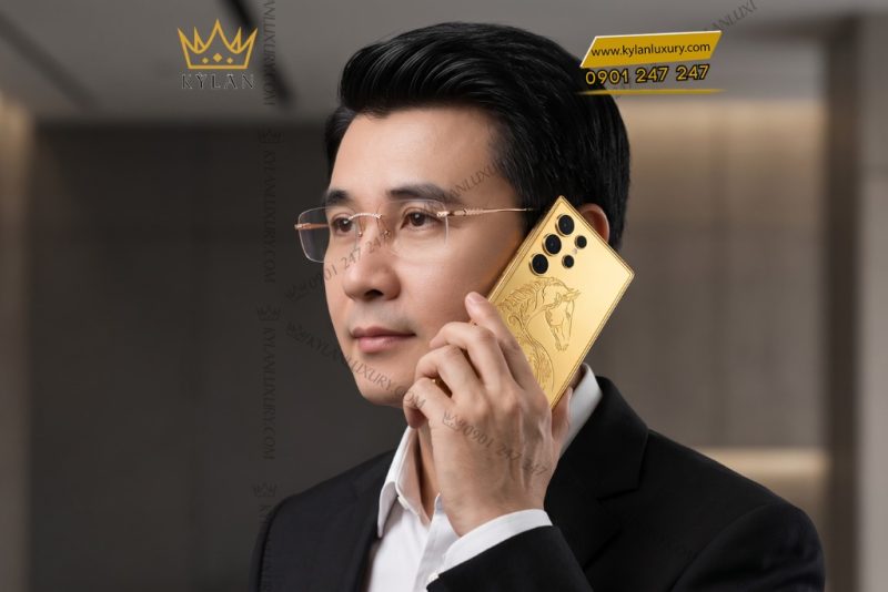 dien-thoai-samsung-galaxy-s26-ultra-custom-vang-hoa-tiet-con-ngua Điện thoại Samsung Galaxy S26 Ultra custom vàng họa tiết con ngựa