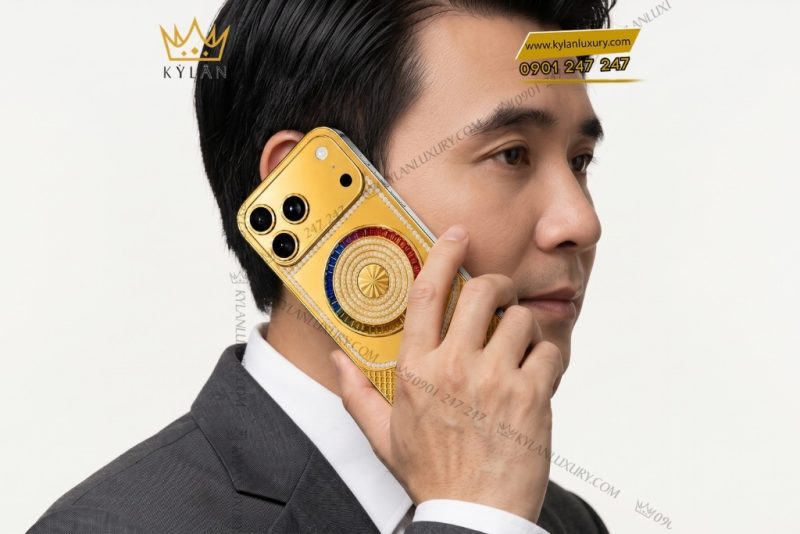 Điện thoại iPhone 17 Pro Max custom vàng đính kim cương và đá quý