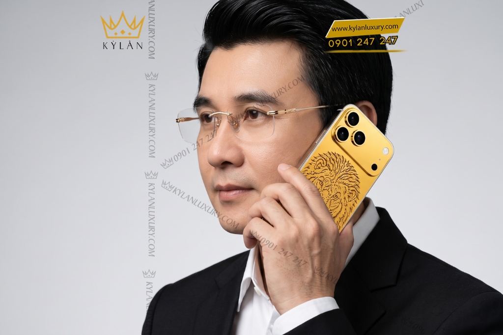 Điện thoại iPhone 17 Pro Max custom vàng họa tiết mặt sư tử 4 Điện thoại iPhone 17 Pro Max custom vàng họa tiết mặt sư tử