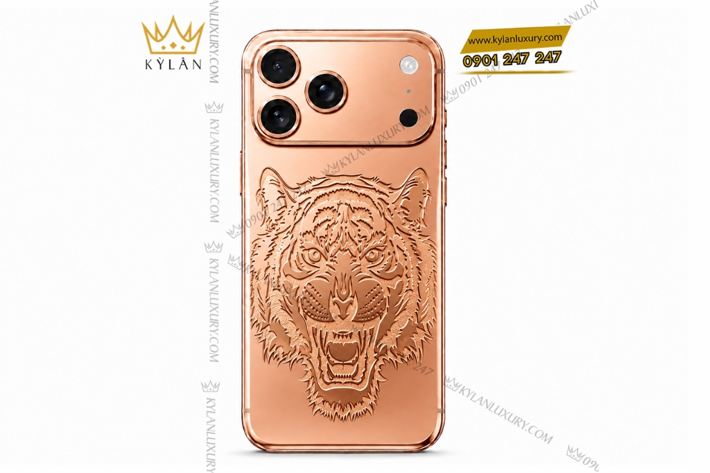 Kỳ Lân Luxury Dien thoai iPhone 17 Pro Max custom vang hong hoa tiet mat ho 1 Điện thoại iPhone 17 Pro Max custom vàng hồng họa tiết mặt hổ