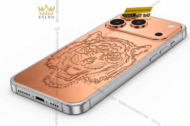 Điện thoại iPhone 17 Pro Max custom vàng hồng họa tiết mặt hổ