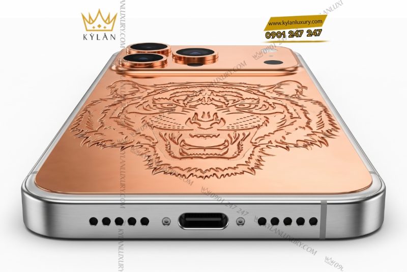 Điện thoại iPhone 17 Pro Max custom vàng hồng họa tiết mặt hổ
