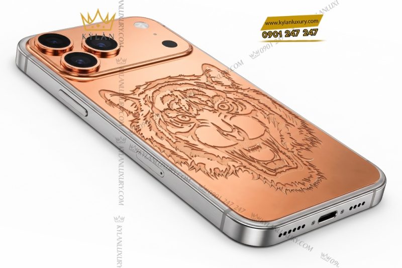 Điện thoại iPhone 17 Pro Max custom vàng hồng họa tiết mặt hổ