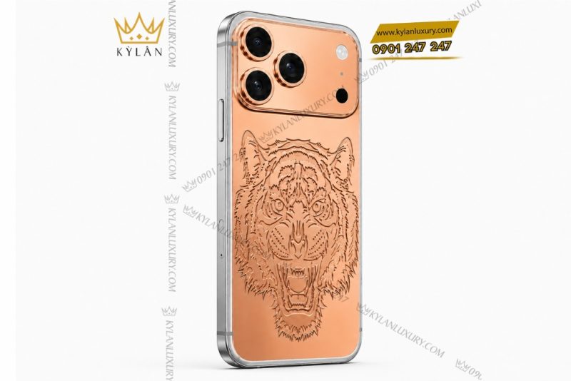 Điện thoại iPhone 17 Pro Max custom vàng hồng họa tiết mặt hổ