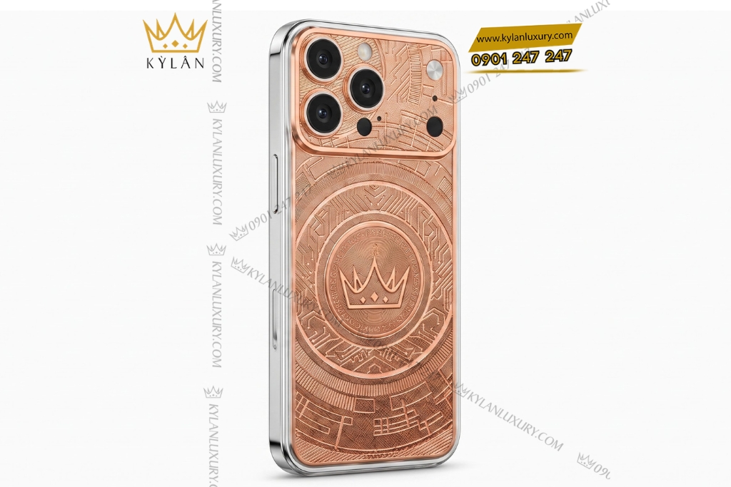 Điện thoại iPhone 17 Pro Max vàng hồng nguyên khối họa tiết logo vương miện Kỳ Lân 5 Điện thoại iPhone 17 Pro Max vàng hồng nguyên khối họa tiết logo vương miện Kỳ Lân