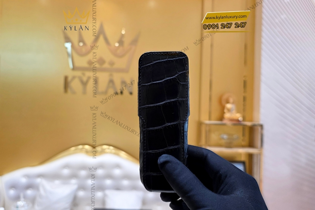Bao da điện thoại XOR da cá đen 10 Kỳ Lân Luxury bao da dien thoai xor da ca sau den 11 Bao da điện thoại XOR da cá đen
