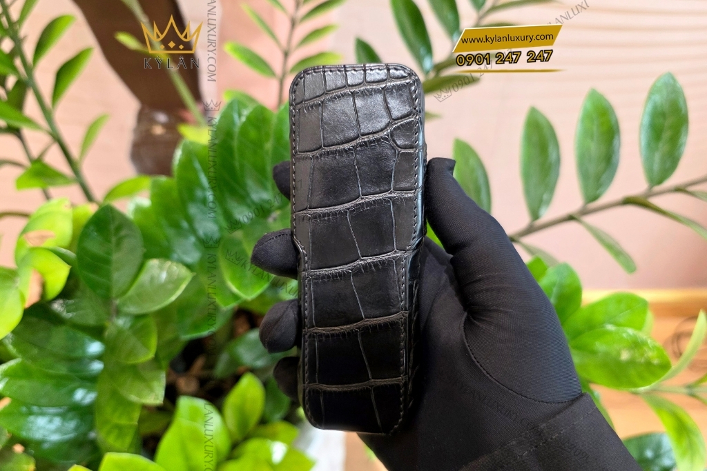 Bao da điện thoại XOR da cá đen 11 Kỳ Lân Luxury bao da dien thoai xor da ca sau den 9 Bao da điện thoại XOR da cá đen