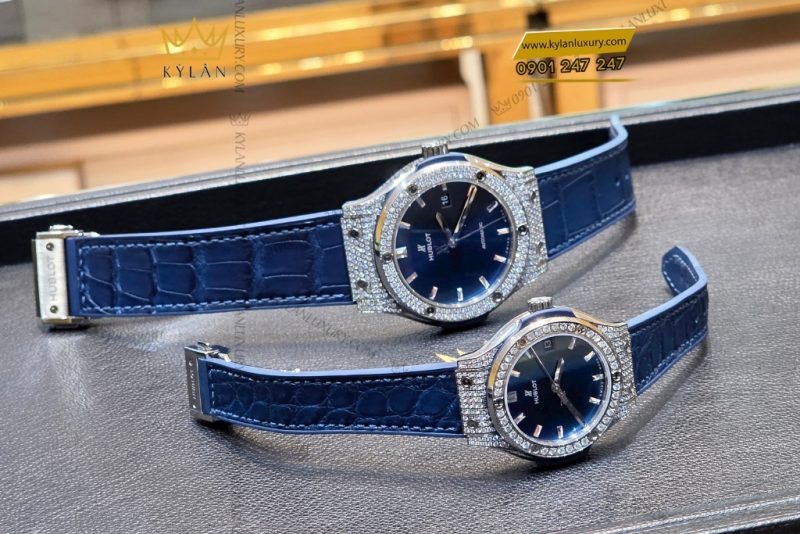 Cặp đồng hồ Hublot Classic Fusion xanh dương đính kim cương 42mm & 33mm
