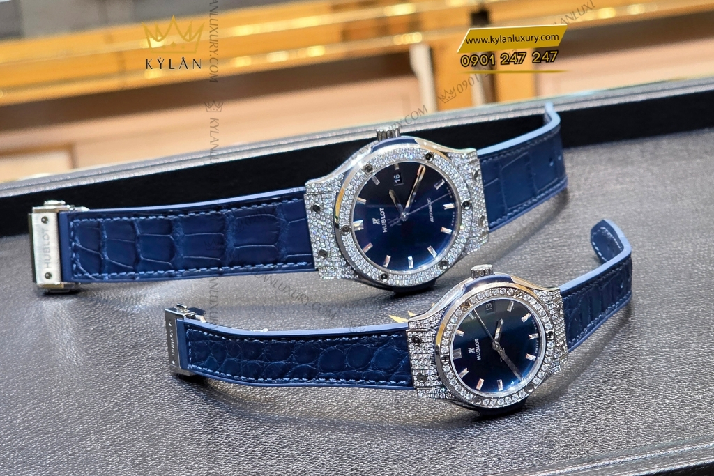 Kỳ Lân Luxury cap hublot classic fusion xanh dinh kim cuong 42mm 33mm 10 Cặp đồng hồ Hublot Classic Fusion xanh dương đính kim cương 42mm & 33mm