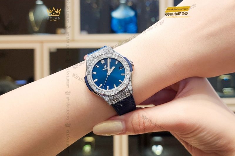 Cặp đồng hồ Hublot Classic Fusion xanh dương đính kim cương 42mm & 33mm
