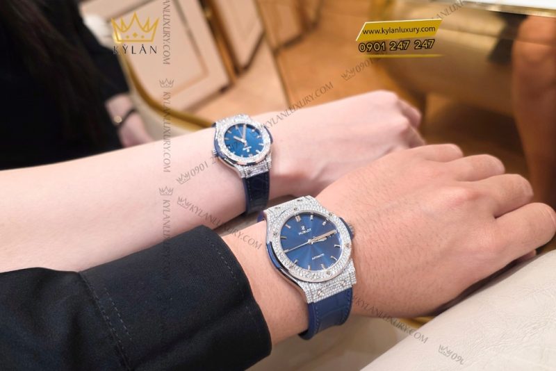 Cặp đồng hồ Hublot Classic Fusion xanh dương đính kim cương 42mm & 33mm