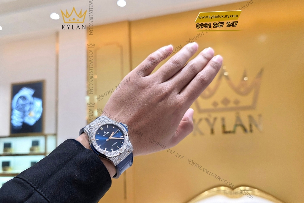 Kỳ Lân Luxury cap hublot classic fusion xanh dinh kim cuong 42mm 33mm 7 Cặp đồng hồ Hublot Classic Fusion xanh dương đính kim cương 42mm & 33mm