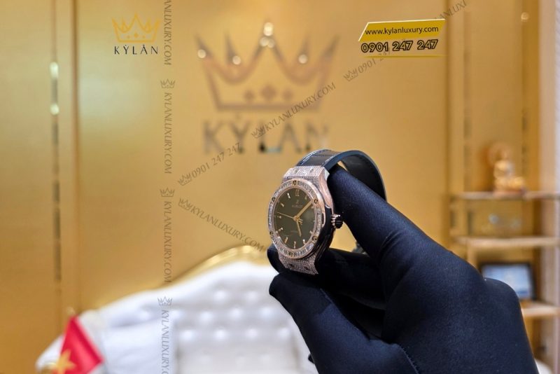 Đồng hồ Hublot Classic Fusion King Gold custom kim cương 38mm