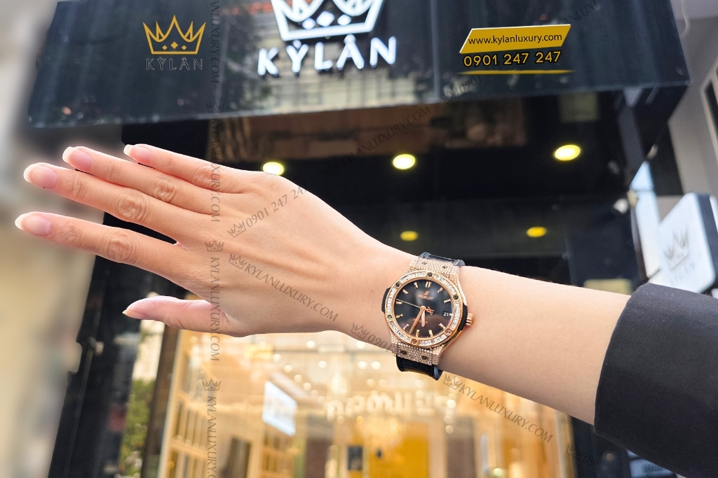 Kỳ Lân Luxury hublot classic fusion king gold custom kim cuong 38mm 6 Đồng hồ Hublot Classic Fusion King Gold custom kim cương 38mm