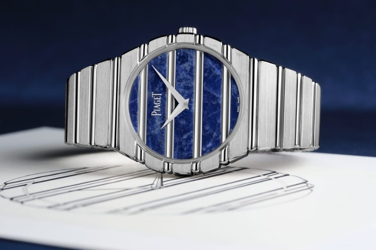 Piaget Polo 79 và nghệ thuật tạo nên thiết kế liền mạch 2 Polo 79 có thiết kế liền mạch, với các đường nét nối từ mặt số đến bộ vỏ và dây đeo.