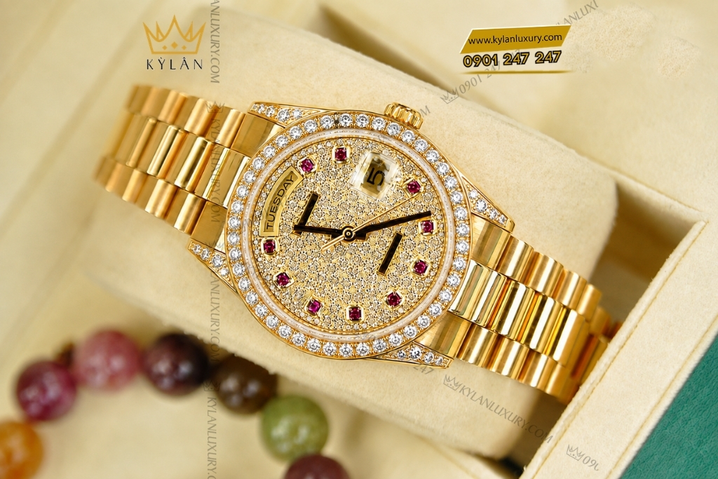 Kỳ Lân Luxury rolex day date 36 18238 mat kim cuong coc ruby 7 Đồng hồ Rolex Day Date 36 mặt số kim cương cọc ruby 18238
