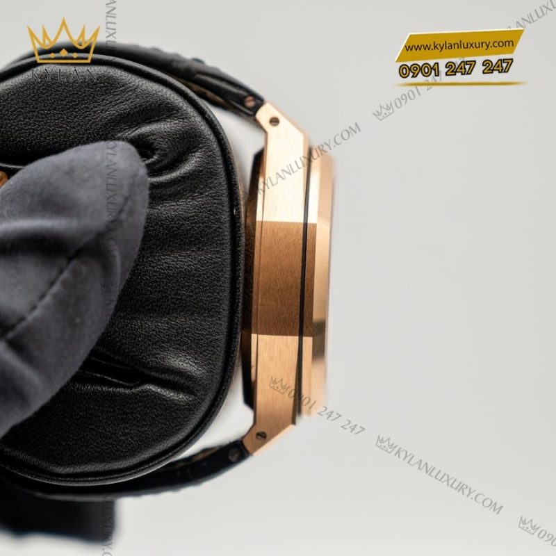 Đồng hồ Royal Oak Chronograph mặt đen dây da 26240OR