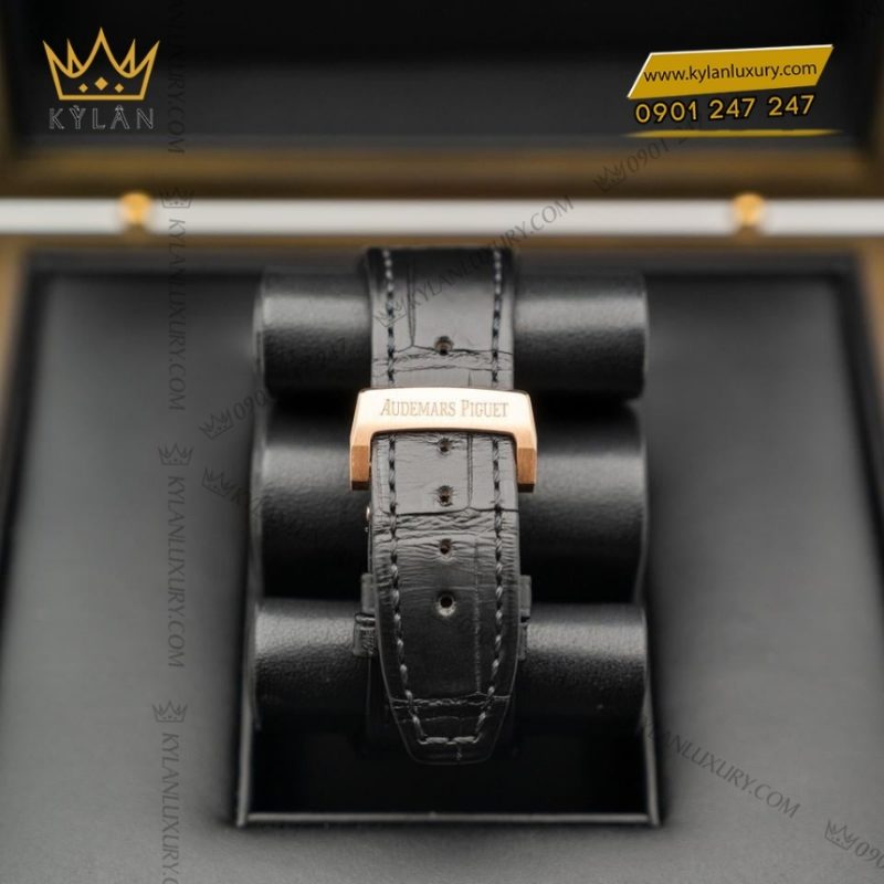Đồng hồ Royal Oak Chronograph mặt đen dây da 26240OR