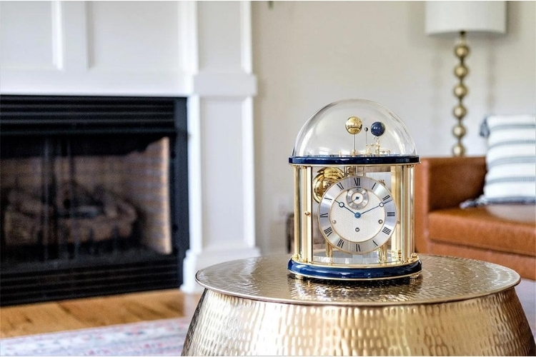 Kỳ Lân Luxury vi sao hermle tellurium phu hop lam diem nhan cho phong khach 1 Vì sao Hermle Tellurium phù hợp làm điểm nhấn cho phòng khách?