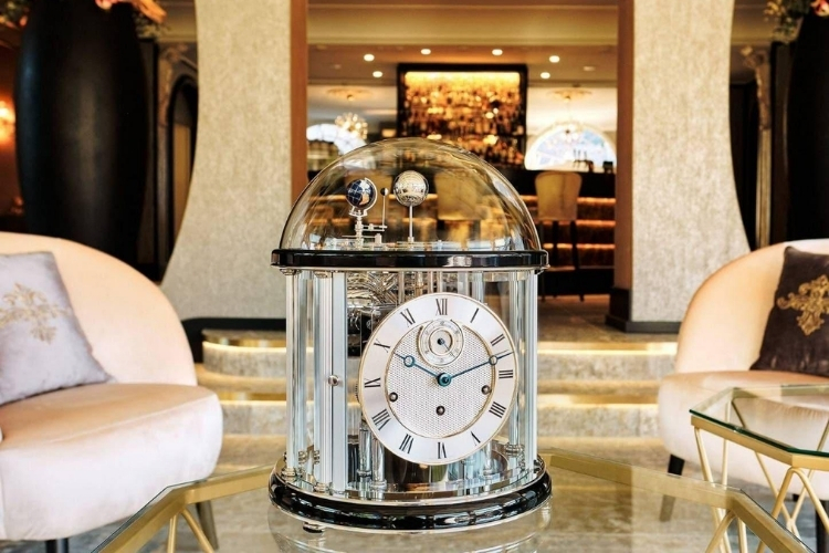 Kỳ Lân Luxury vi sao hermle tellurium phu hop lam diem nhan cho phong khach 11 Vì sao Hermle Tellurium phù hợp làm điểm nhấn cho phòng khách?