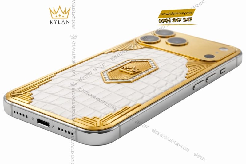 Điện thoại iPhone 18 Pro Max custom vàng Au750 đính kim cương và da cá sấu