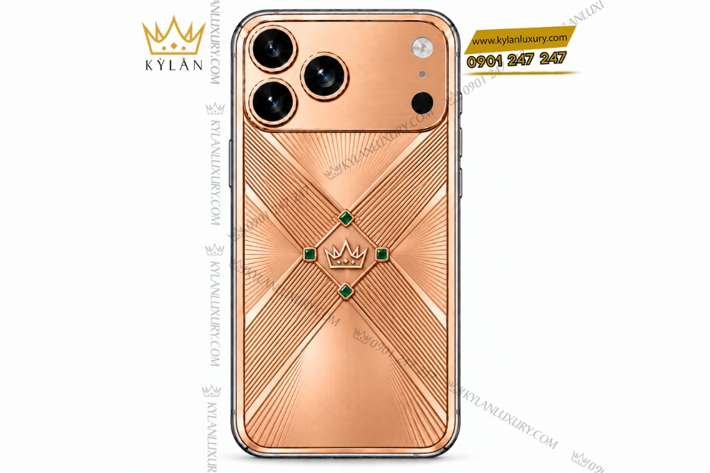 Kỳ Lân Luxury Dien thoai iPhone 18 Pro Max custom vang hong Au750 dinh 4 vien sapphire xanh 1 Điện thoại iPhone 18 Pro Max custom vàng hồng Au750 đính 4 viên sapphire xanh