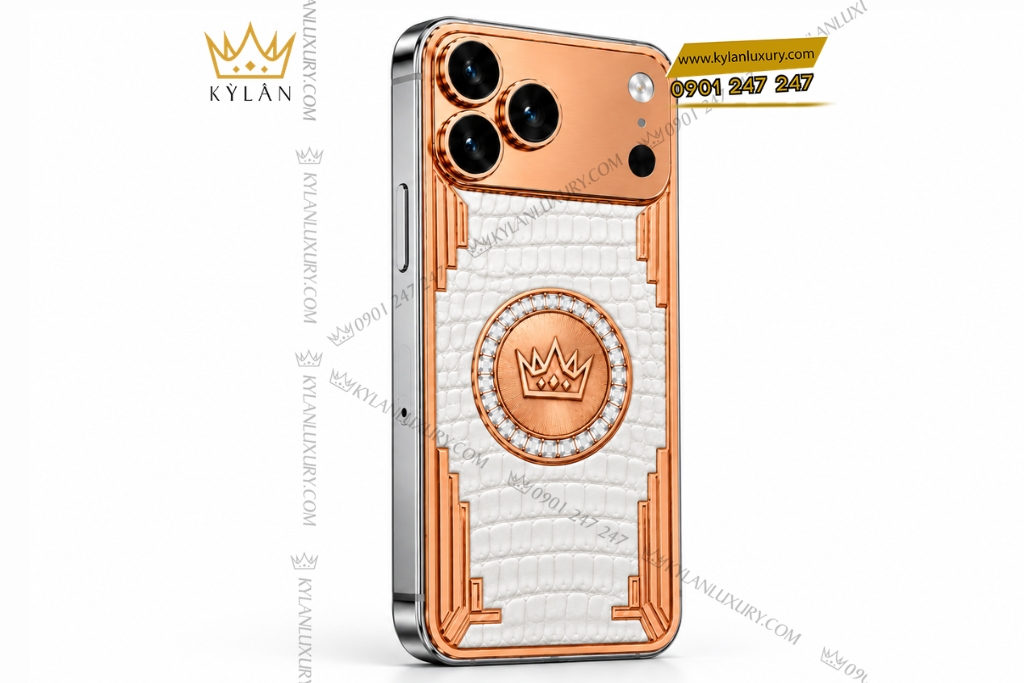 Kỳ Lân Luxury Dien thoai iPhone 18 Pro Max custom vang hong Au750 dinh kim cuong va da ca sau 4 1 Điện thoại iPhone 18 Pro Max custom vàng hồng Au750 đính kim cương và da cá sấu