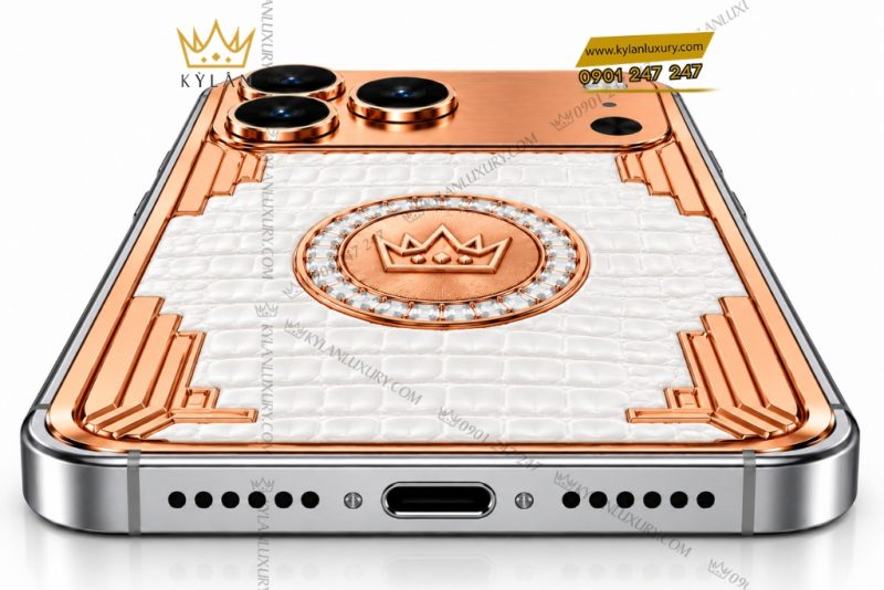 Điện thoại iPhone 18 Pro Max custom vàng hồng Au750 đính kim cương và da cá sấu