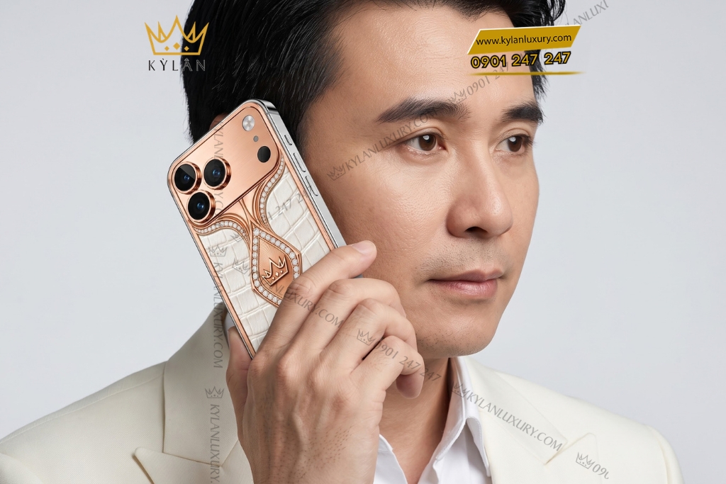 Kỳ Lân Luxury Dien thoai iPhone 18 Pro Max custom vang hong Au750 dinh kim cuong va da ca sau 9 Điện thoại iPhone 18 Pro Max custom vàng hồng Au750 đính kim cương và da cá sấu