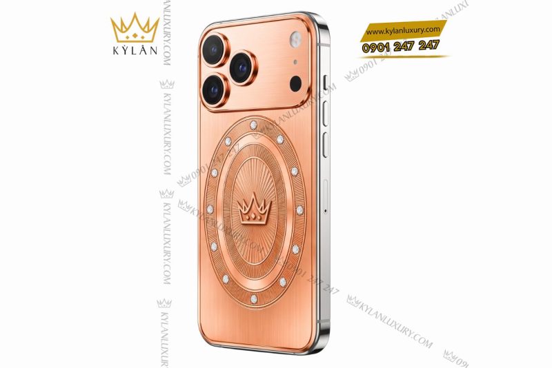 Điện thoại iPhone 18 Pro Max custom vàng Au750 đính 12 viên kim cương