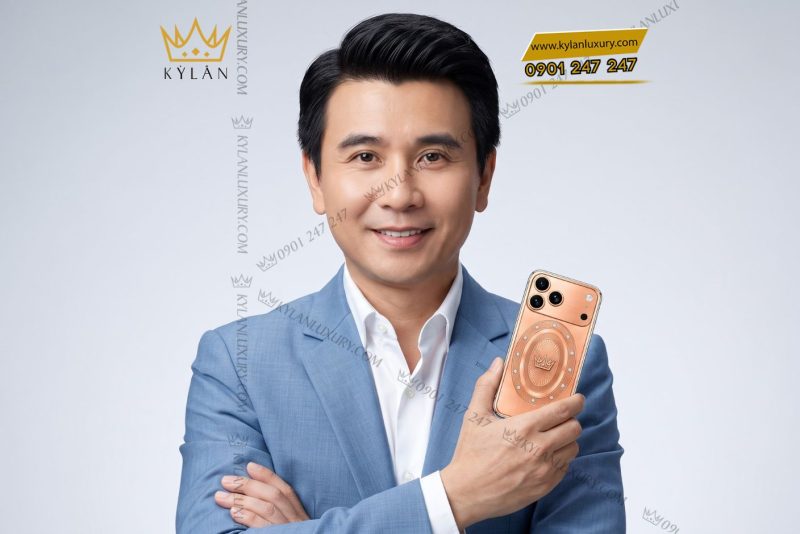 Điện thoại iPhone 18 Pro Max custom vàng Au750 đính 12 viên kim cương