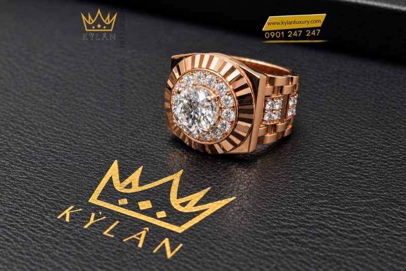 Nhẫn Kỳ Lân Signature vàng hồng Au750 đính viên chủ 8ly1