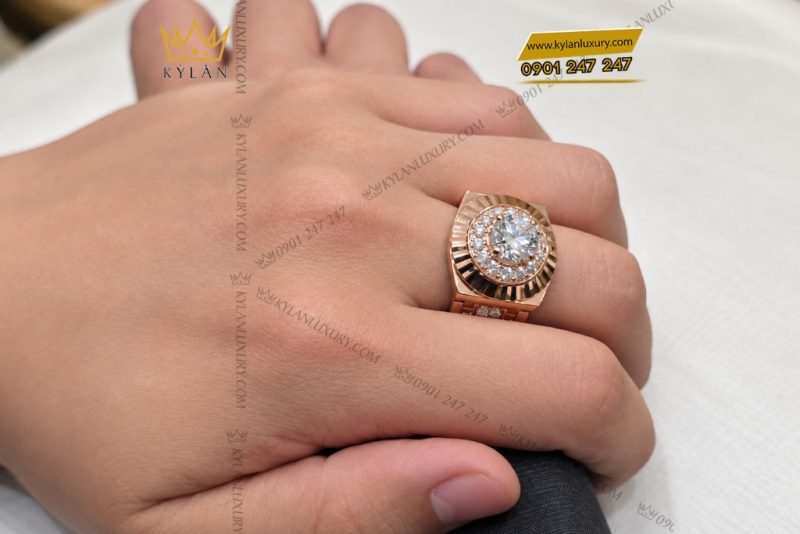 Nhẫn Kỳ Lân Signature vàng hồng Au750 đính viên chủ 8ly1