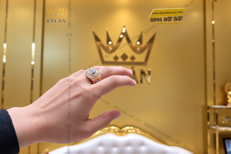 Nhẫn Kỳ Lân Signature vàng hồng Au750 đính viên chủ 8ly1
