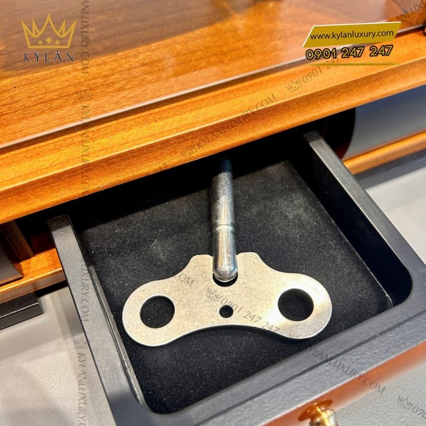 Kỳ Lân Luxury dong ho de ban hermle 22998 160352 5 Đồng hồ để bàn Hermle gỗ cherry 22998-160352