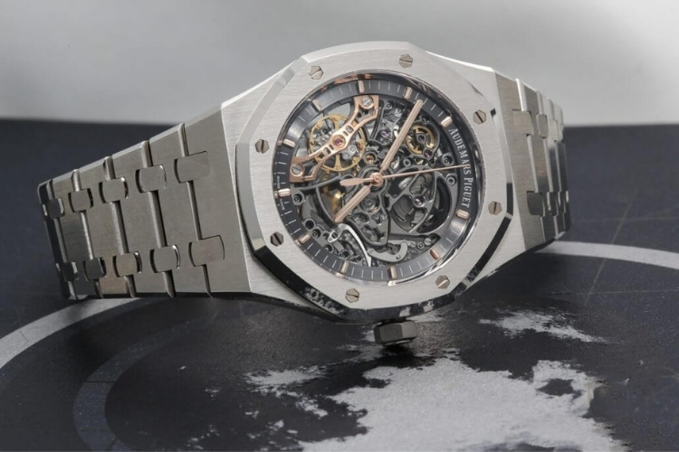 Double Balance Wheel là một trong những cơ cấu kỹ thuật đặc trưng trên Royal Oak Openworked.