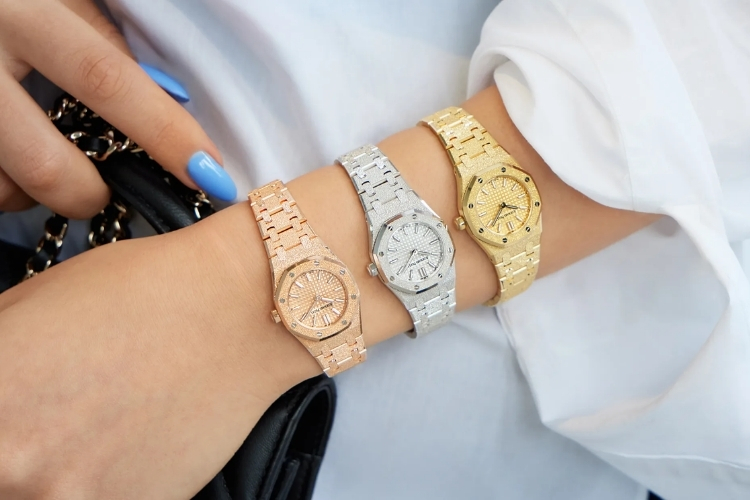Kỳ Lân Luxury kham pha royal oak mini 23mm frosted gold 2 Royal Oak Mini Frosted Gold 23mm – Phiên bản nhỏ nhất của Royal Oak