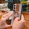 Mặt lưng Samsung Galaxy S26 vàng khối đính kim cương tròn và baguette