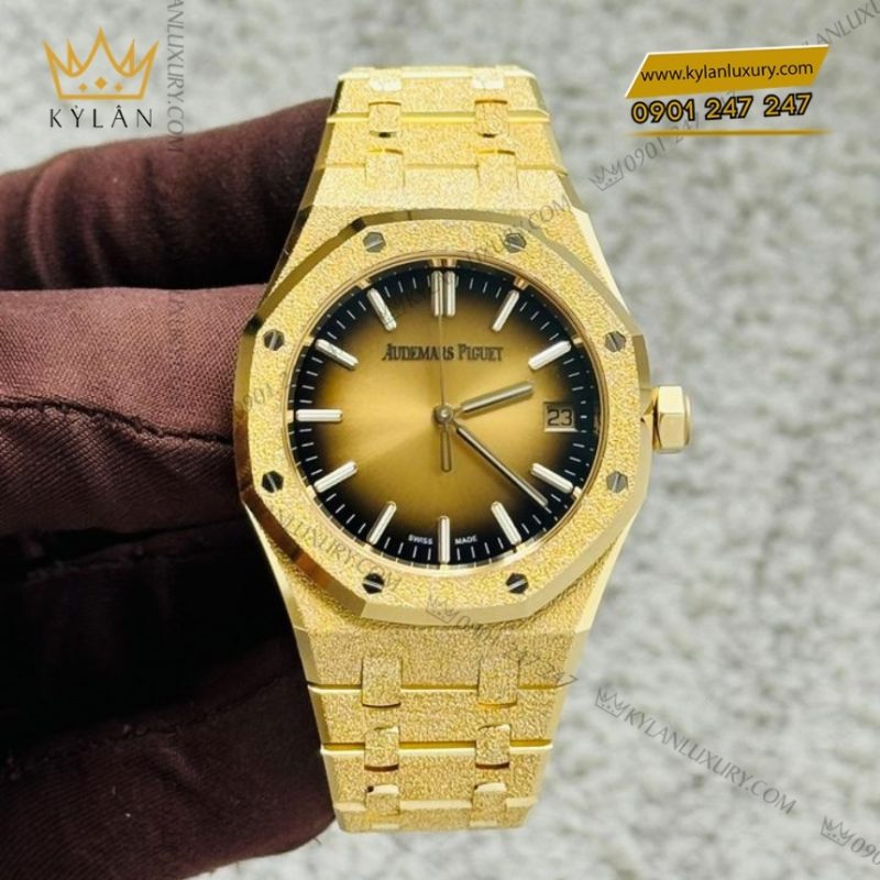 Đồng hồ Royal Oak Frosted Gold mặt số vàng khói 15550BA