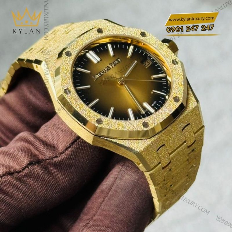 Đồng hồ Royal Oak Frosted Gold mặt số vàng khói 15550BA
