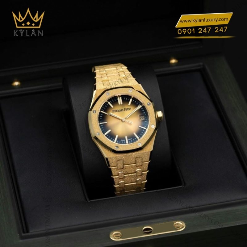 Đồng hồ Royal Oak Frosted Gold mặt số vàng khói 15550BA