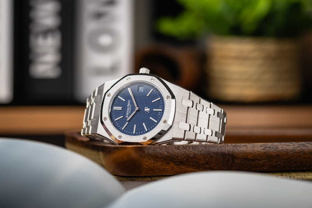 Royal Oak Jumbo và Royal Oak Selfwinding khác nhau thế nào? 6 Kỳ Lân Luxury royal oak jumbo va selfwinding 4 Royal Oak Jumbo và Royal Oak Selfwinding khác nhau thế nào?