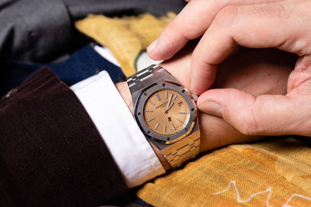 Royal Oak Jumbo và Royal Oak Selfwinding khác nhau thế nào? 3 Kỳ Lân Luxury royal oak jumbo va selfwinding 5 Royal Oak Jumbo và Royal Oak Selfwinding khác nhau thế nào?