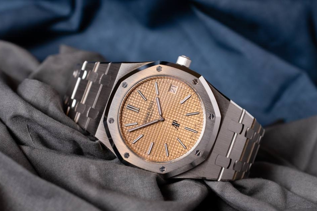 Royal Oak Jumbo và Royal Oak Selfwinding khác nhau thế nào? 5 Kỳ Lân Luxury royal oak jumbo va selfwinding 6 Royal Oak Jumbo và Royal Oak Selfwinding khác nhau thế nào?