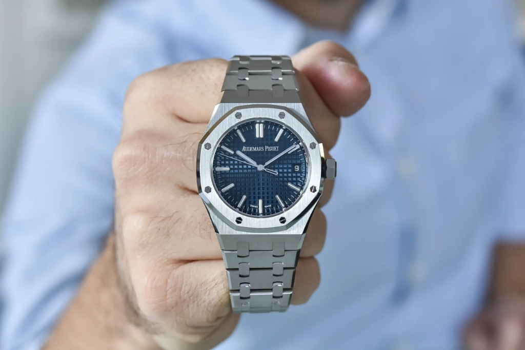 Royal Oak Jumbo và Royal Oak Selfwinding khác nhau thế nào? 4 Kỳ Lân Luxury royal oak jumbo va selfwinding 7 Royal Oak Jumbo và Royal Oak Selfwinding khác nhau thế nào?