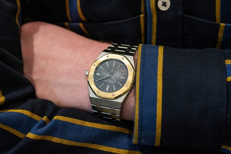 Thiết kế bezel bát giác và tám vít tạo nên diện mạo đặc trưng của Royal Oak.
